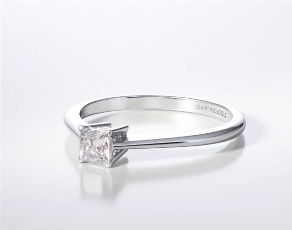 Engagement Ring LR345